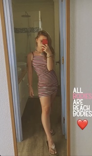 Clara Galle feet photo thumbnail