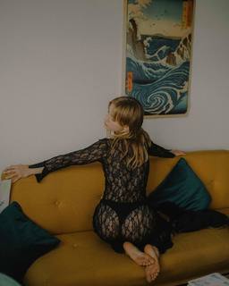 Clara Galle feet photo thumbnail