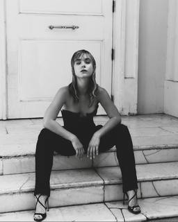 Clara Galle feet photo thumbnail