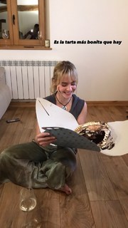 Clara Galle feet photo thumbnail