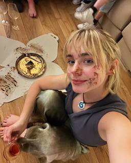 Clara Galle feet photo thumbnail