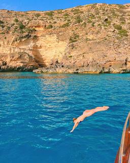 Clara Galle feet photo thumbnail