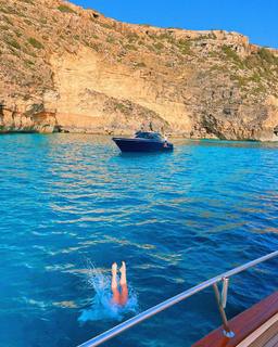 Clara Galle feet photo thumbnail