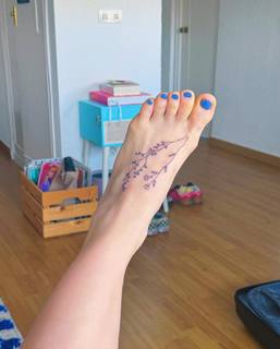 Clara Galle feet photo thumbnail