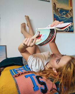 Clara Galle feet photo thumbnail