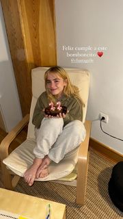 Clara Galle feet photo thumbnail