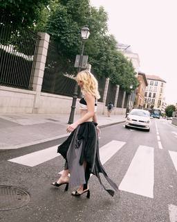 Clara Galle feet photo thumbnail