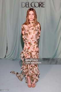 Clara Galle feet photo thumbnail