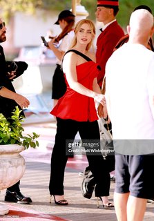 Clara Galle feet photo thumbnail