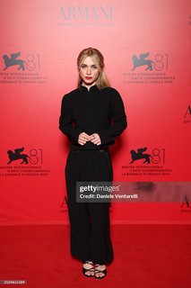 Clara Galle feet photo thumbnail