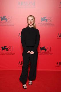 Clara Galle feet photo thumbnail