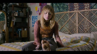 Clara Galle feet photo thumbnail