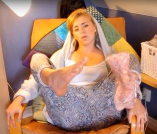 Clara Henry feet photo 2
