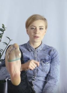 Clara Henry feet photo 1