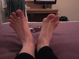 Clara Henry feet photo 2
