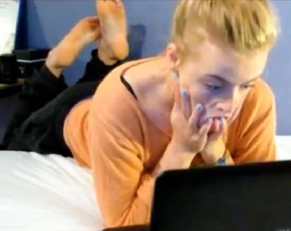 Clara Henry feet photo 15