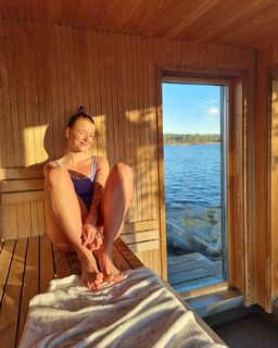 Clara Henry feet photo 17