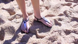 Clara Lago feet photo thumbnail