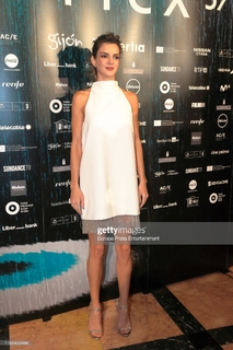 Clara Lago feet photo thumbnail