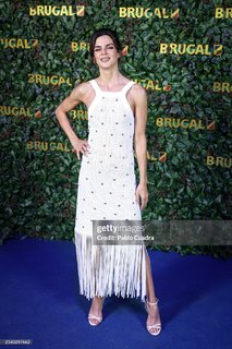 Clara Lago feet photo thumbnail