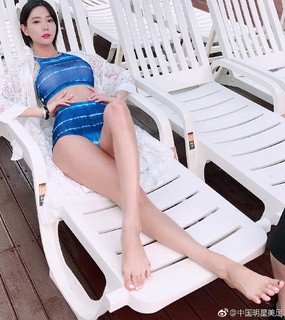 Clara Lee feet photo 2