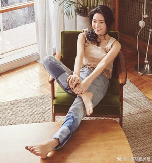 Clara Lee feet photo 9