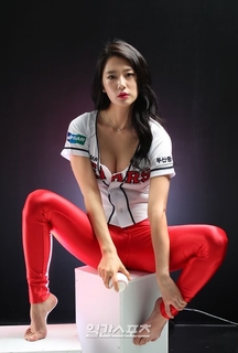 Clara Lee feet photo 11