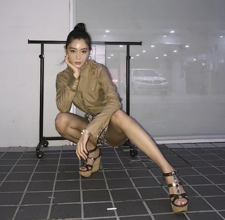 Clara Lee feet photo 16