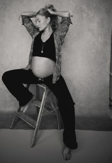 Clara Paget feet photo 9
