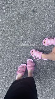 Clara Soccini feet photo thumbnail