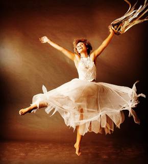Clare Bowen feet photo 5