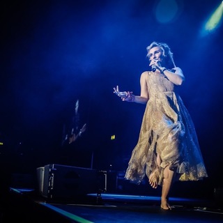 Clare Bowen feet photo 10