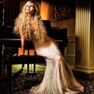 Clare Bowen feet photo 8