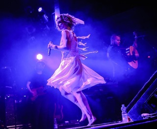 Clare Bowen feet photo 6