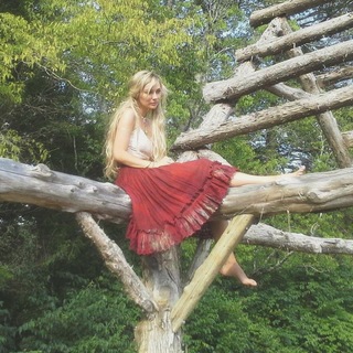 Clare Bowen feet photo 14