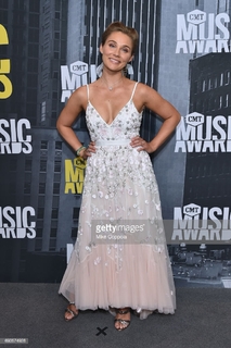 Clare Bowen feet photo 4