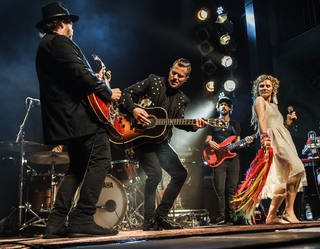Clare Bowen feet photo 4