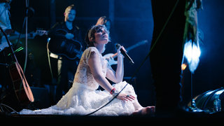 Clare Bowen feet photo 17