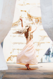Clare Bowen feet photo 3