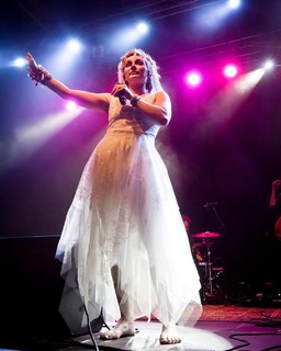 Clare Bowen feet photo 7