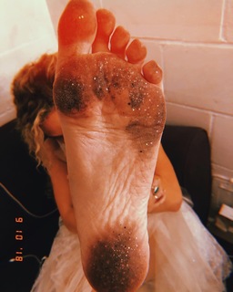 Clare Bowen feet photo 3