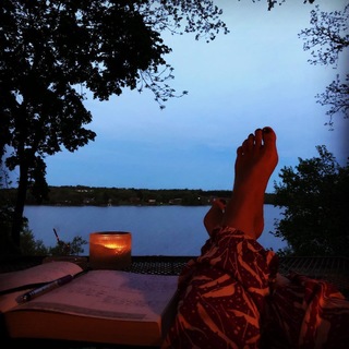 Clare Bowen feet photo 2