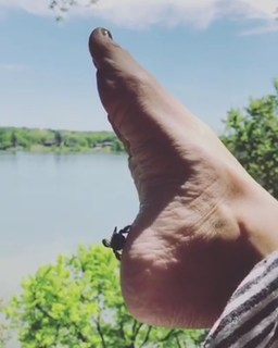 Clare Bowen feet photo 1
