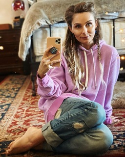 Clare Bowen feet photo 16