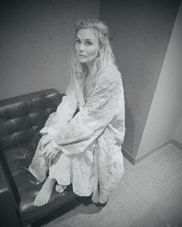 Clare Bowen feet photo 14