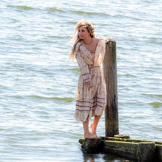 Clare Bowen feet photo 5