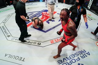 Claressa Shields feet photo 2
