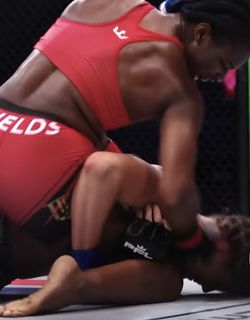 Claressa Shields feet photo 4