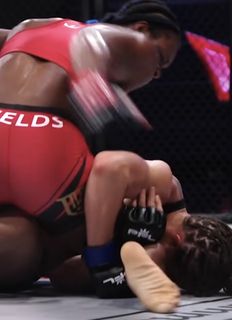 Claressa Shields feet photo 3