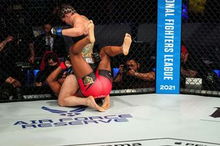 Claressa Shields feet photo 1